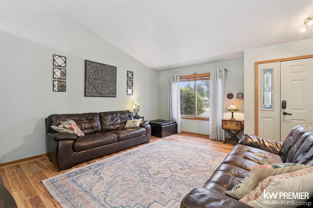 6421 Prairie Lawn Drive, Waterford, MI 48329 — Photo 7