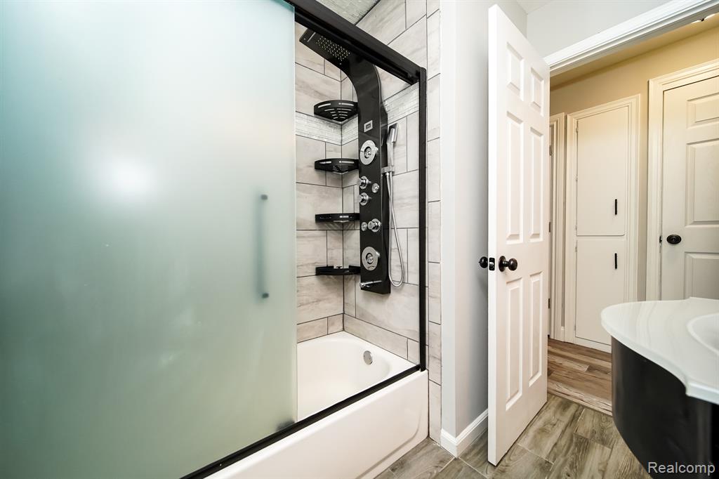 8221 Coolidge, Center Line, MI 48015 — Photo 32