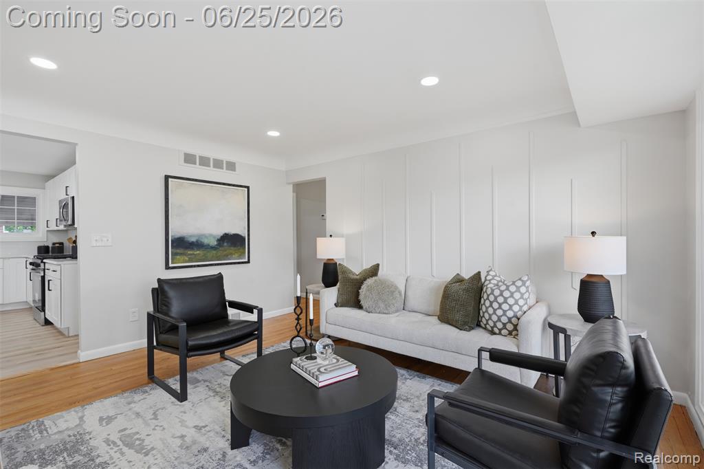 8585 Dixie Lane, Dearborn Heights, MI 48127 — Photo 4