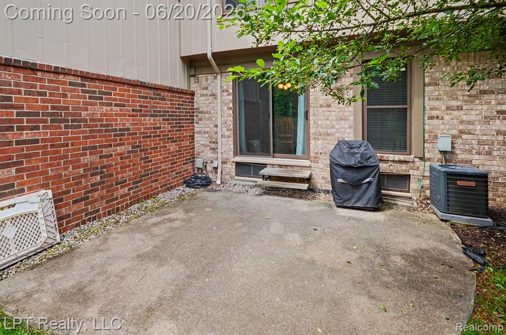 829 Langdon Court, Rochester Hills, MI 48307 — Photo 24