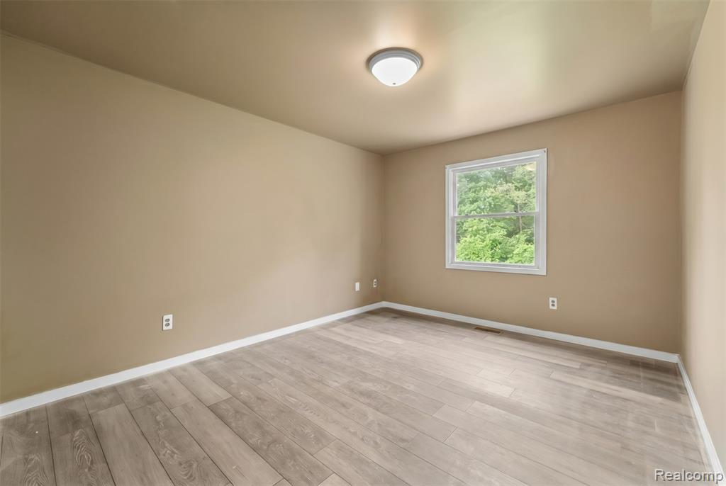 7386 Woodlore Drive, West Bloomfield, MI 48323 — Photo 28