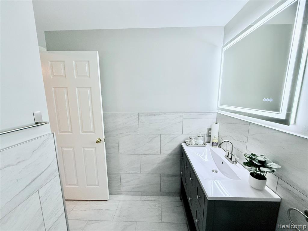 7288 Simsbury Dr. Drive, 24, West Bloomfield, MI — Photo 59