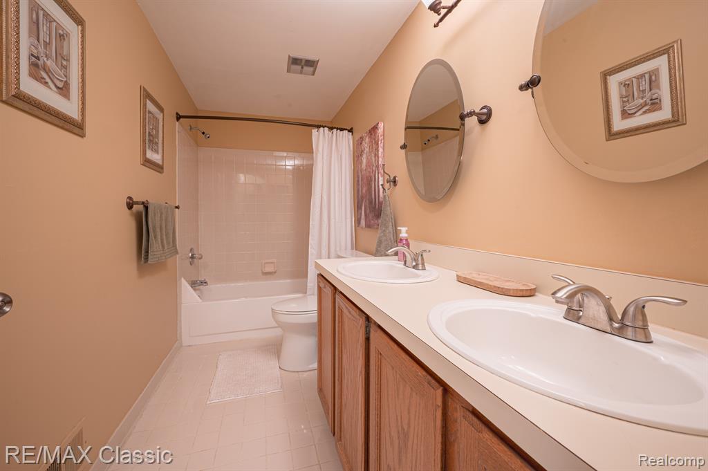 25884 BUCKMINSTER Drive, Novi, MI — Photo 18