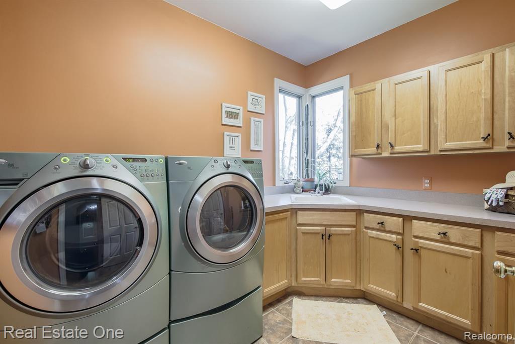 9316 LAKEBLUFF Drive, Clarkston, MI 48348 — Photo 32