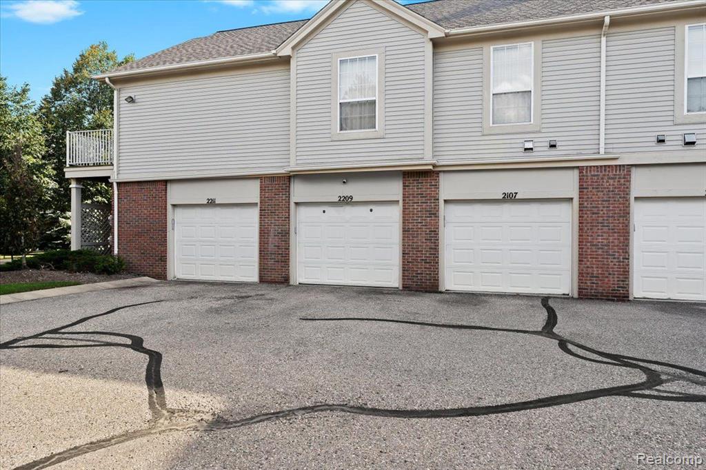 2209 SARATOGA Boulevard, Walled Lake, MI 48390 — Photo 22