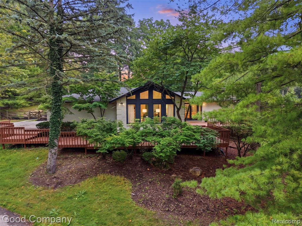 6733 Bloomfield Lane, West Bloomfield, MI