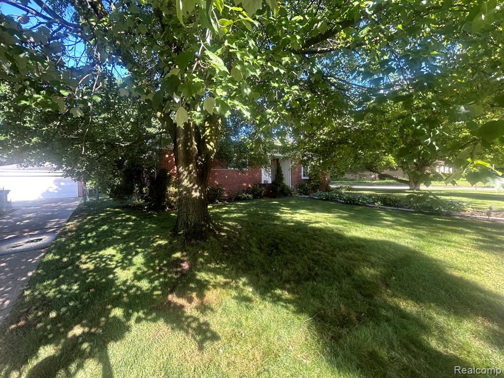 760 S EVERGREEN Street, Plymouth, MI 48170 — Photo 3