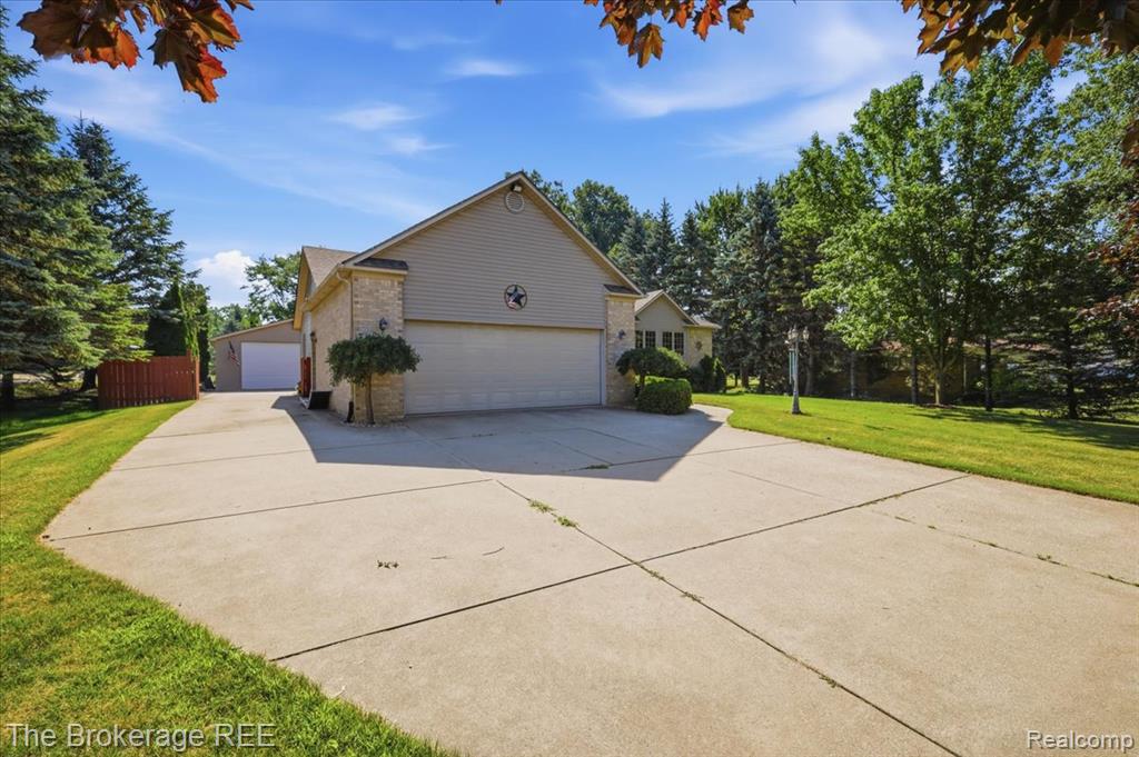 6057 Center Road, Grand Blanc, MI 48439 — Photo 3