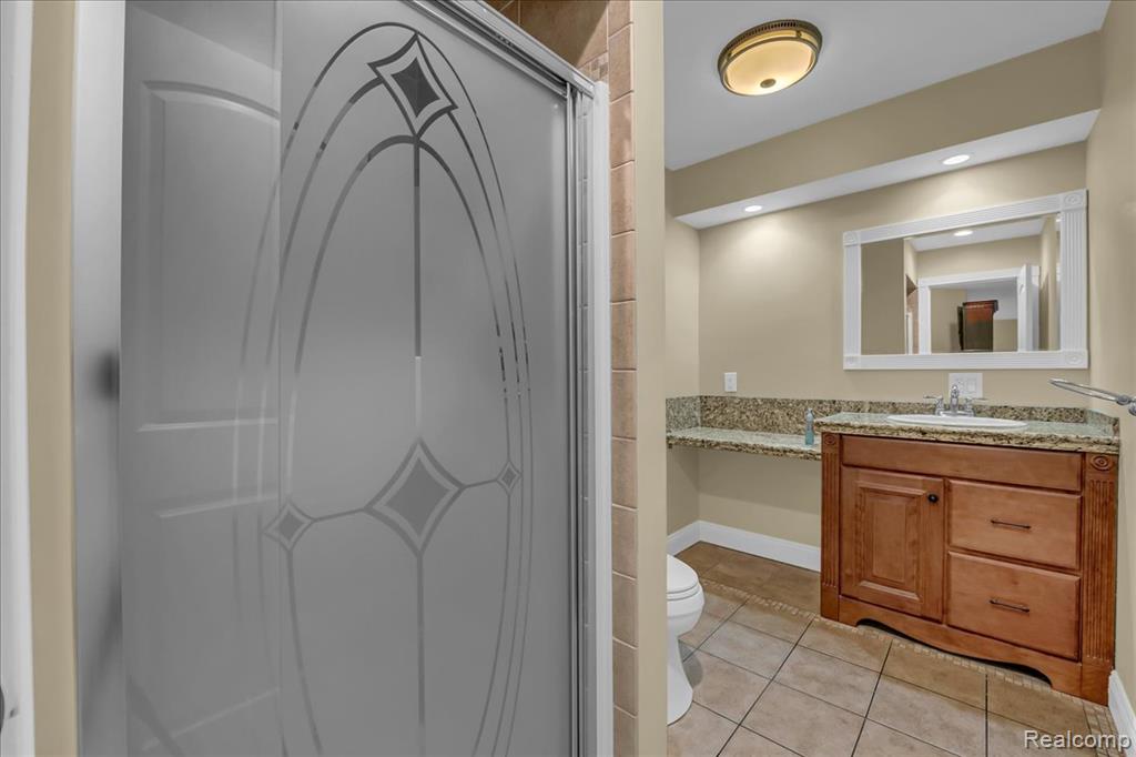 18676 Country Club Circle, Riverview, MI 48193 — Photo 32