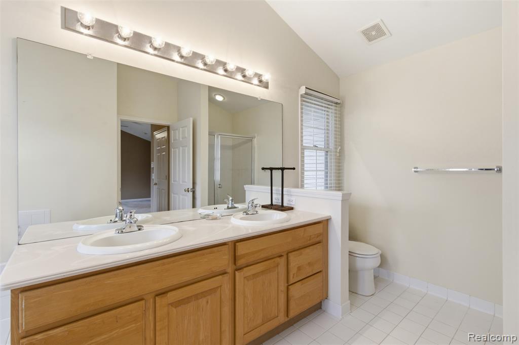 5139 Birkdale Drive, Commerce Twp, MI 48382 — Photo 34