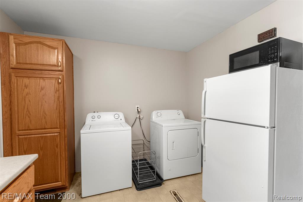 4479 Kingston Street, Dearborn Heights, MI 48125 — Photo 11