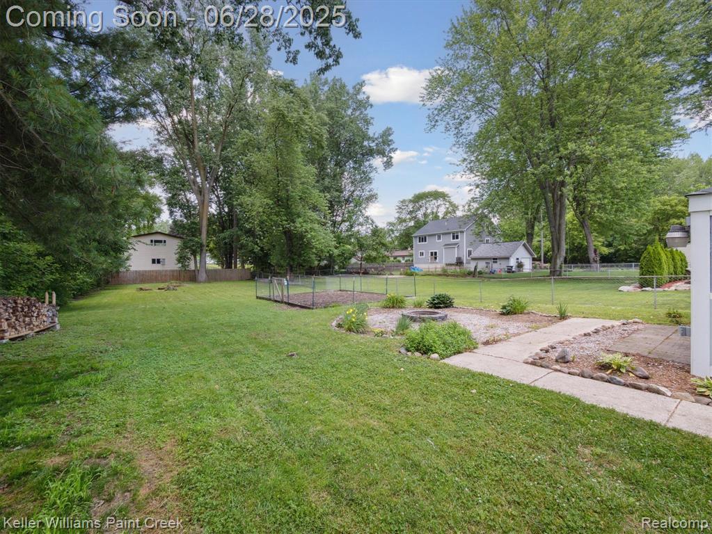 7447 Crissman Street, Utica, MI 48317 — Photo 35