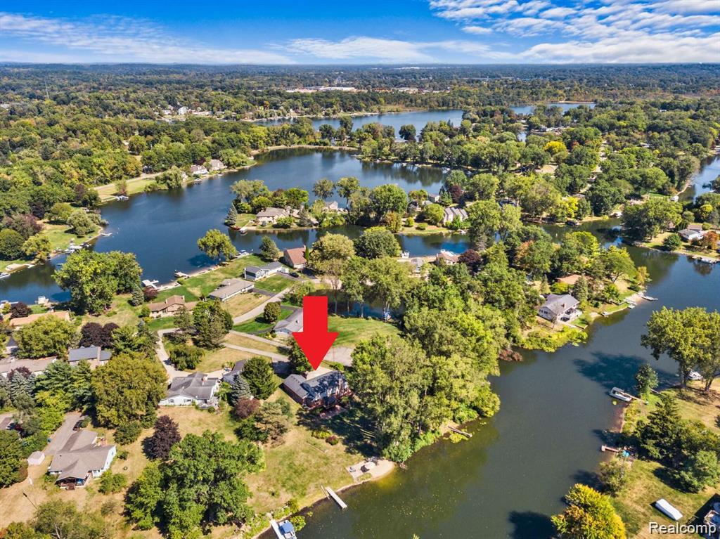 880 Artdale Drive, White Lake, MI 48383 — Photo 45