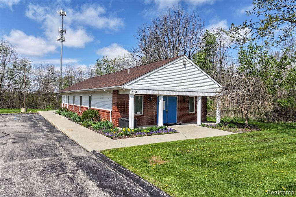 550 S Saginaw Street, Lapeer, MI 48446 — front exterior