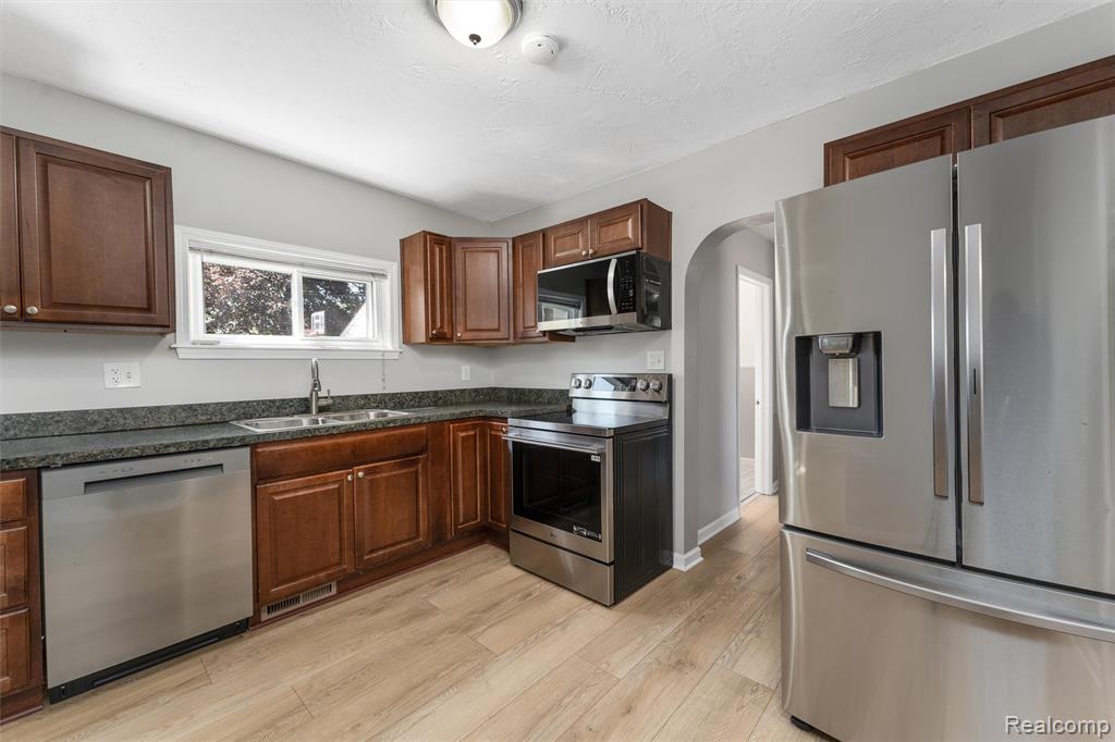 28855 Delton Street, Madison Heights, MI 48071 — Photo 8