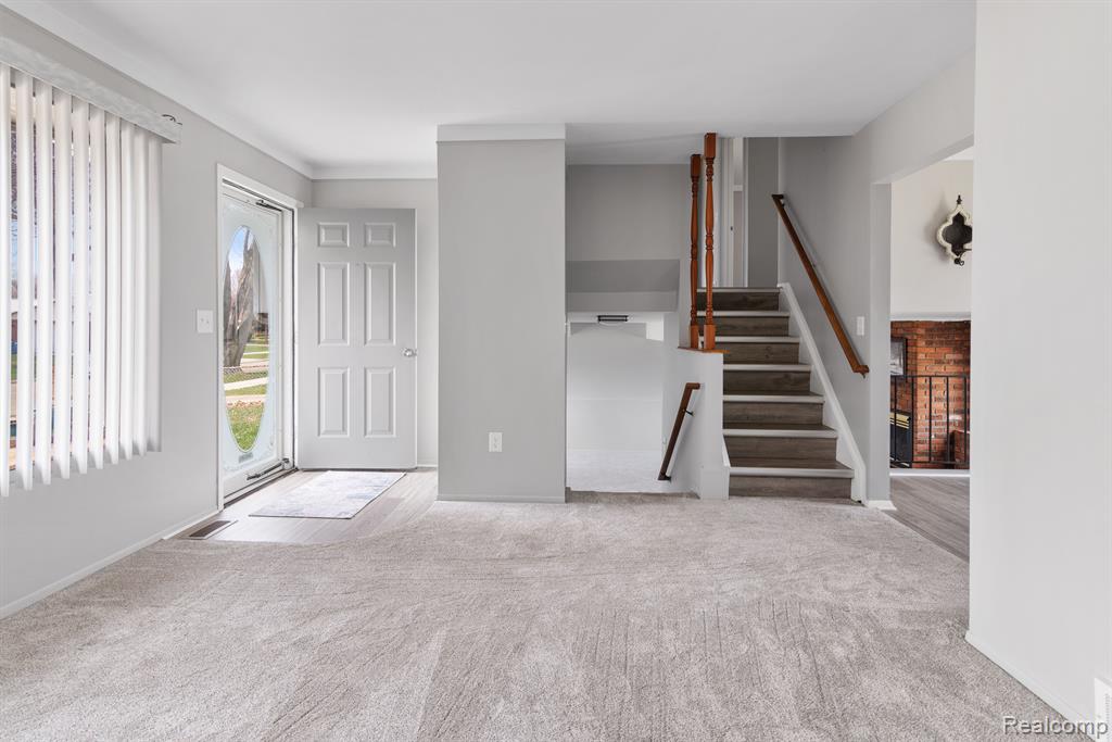 635 HECHT Drive, Madison Heights, MI 48071 — Photo 3