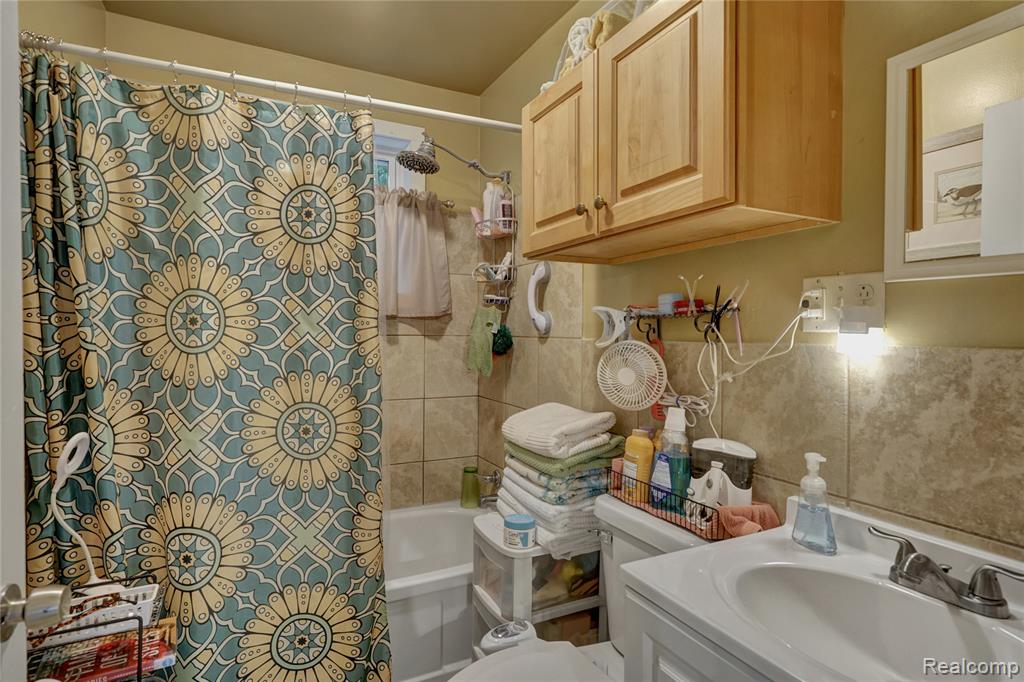 4686 Lakeview Avenue, MI — Photo 8