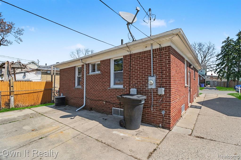 6791 Winthrop Street, Detroit, MI 48228 — Photo 24