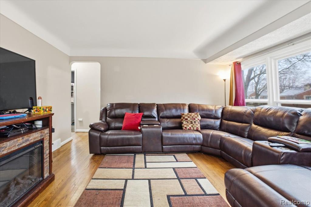 21440 Prestwick Avenue, Harper Woods, MI 48225 — Photo 9