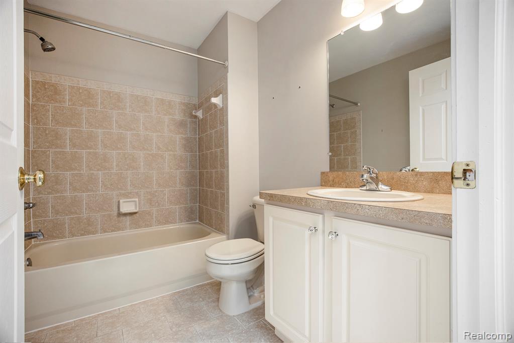 56645 Long Island Drive, Shelby Twp, MI 48316 — Photo 15