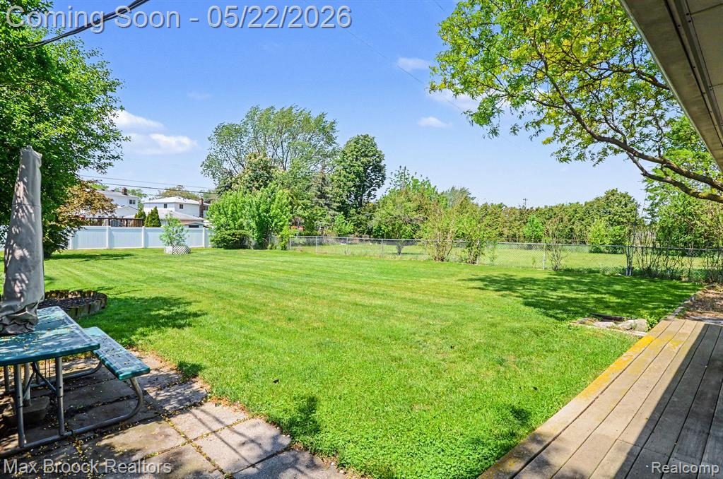 28829 Flanders Avenue, Warren, MI 48088 — Photo 18