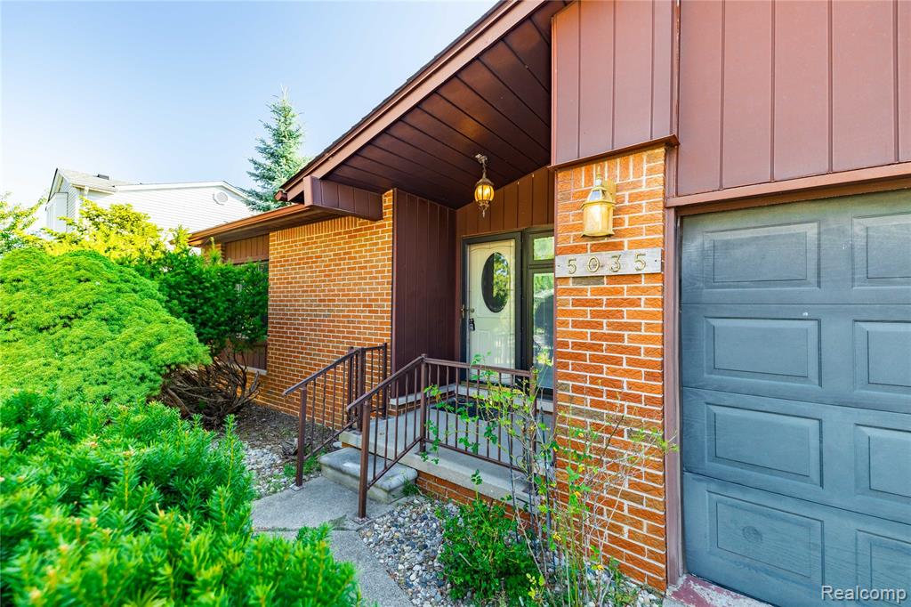 5035 Hillcrest Court, Trenton, MI 48183 — Photo 2