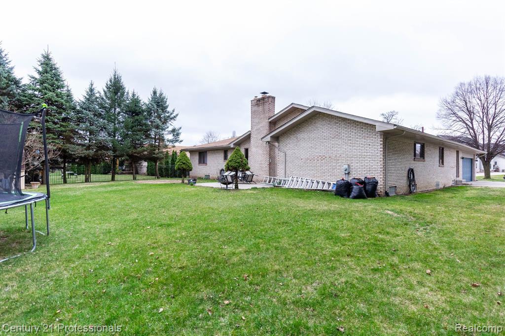 46498 HOUGHTON Drive, Shelby, MI 48315 — Photo 47