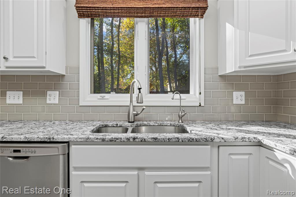 4659 Camelina Street, Commerce Twp, MI 48382 — Photo 28
