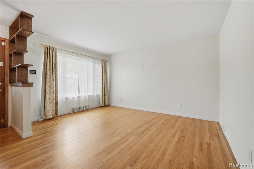 28146 Park Court, Madison Heights, MI 48071 — Photo 9