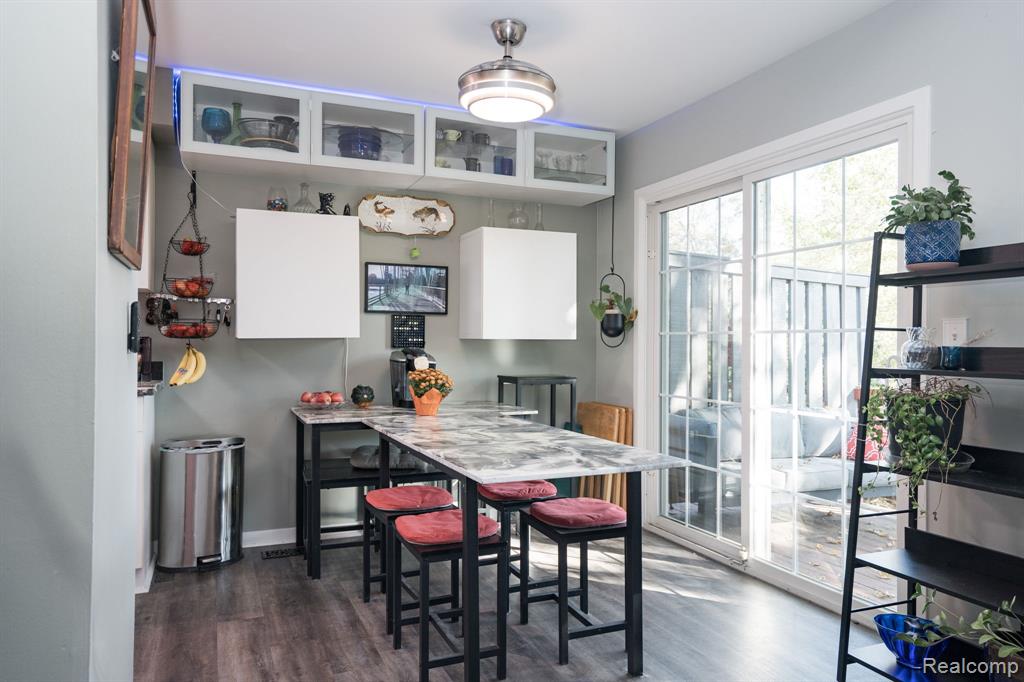 585 Winwood Circle, Walled Lake, MI 48390 — Photo 12