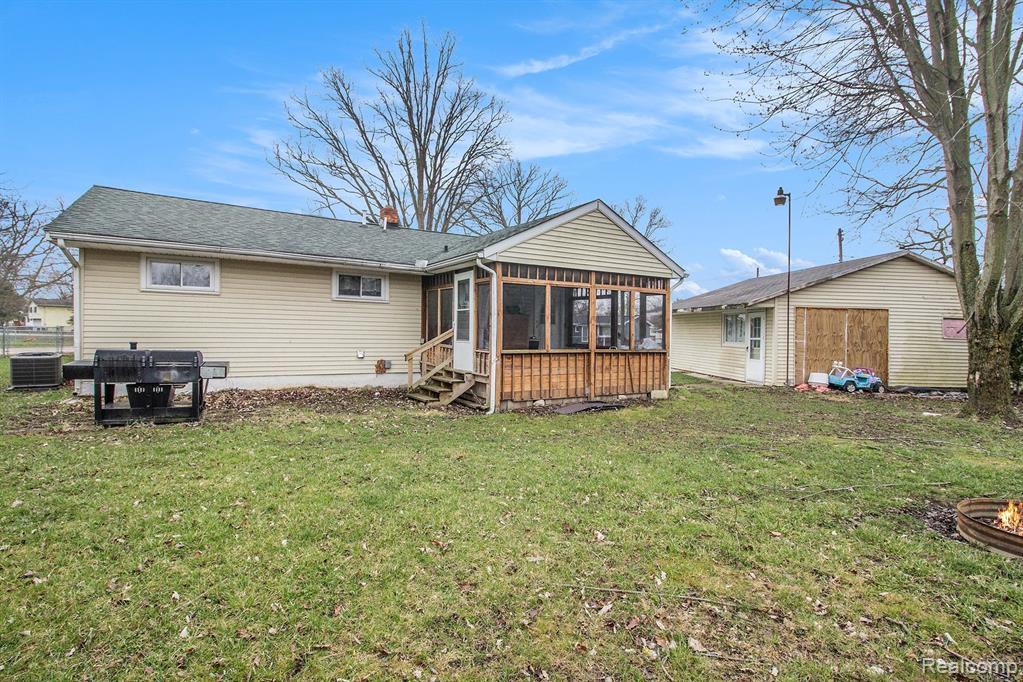 6105 SARATOGA Lane, Flint, MI 48506 — Photo 16