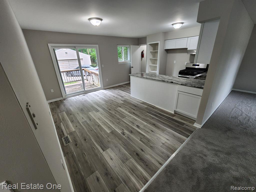 700 W GARDENIA Avenue, Madison Heights, MI 48071 — Photo 12