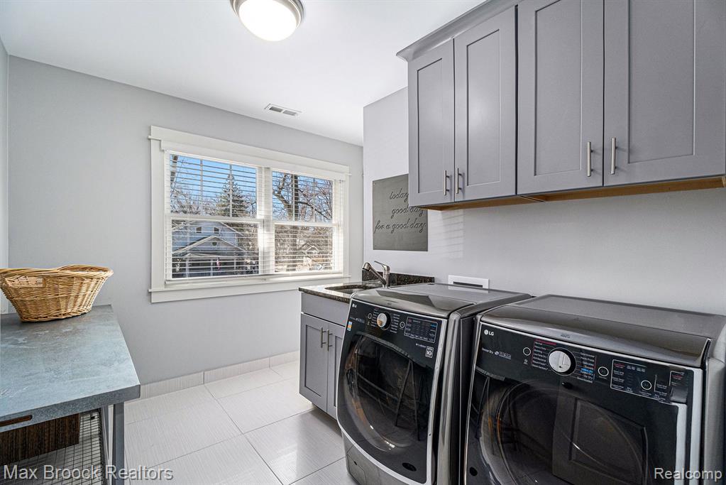 907 E 6TH Street, Royal Oak, MI 48067 — Photo 17