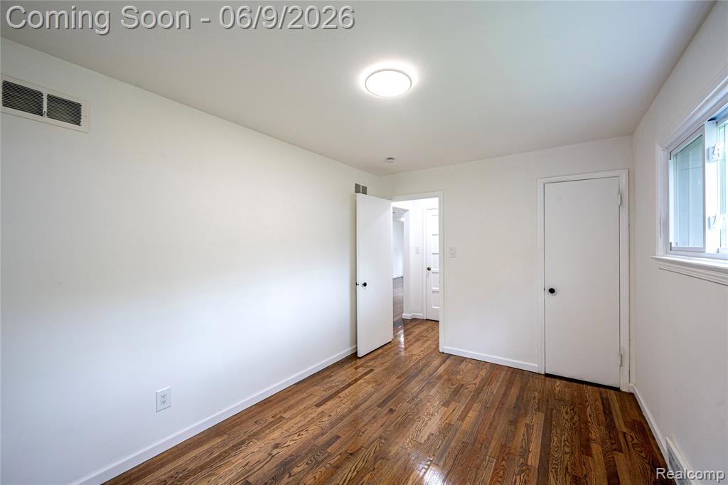 24221 Cloverlawn Street, Oak Park, MI 48237 — Photo 13