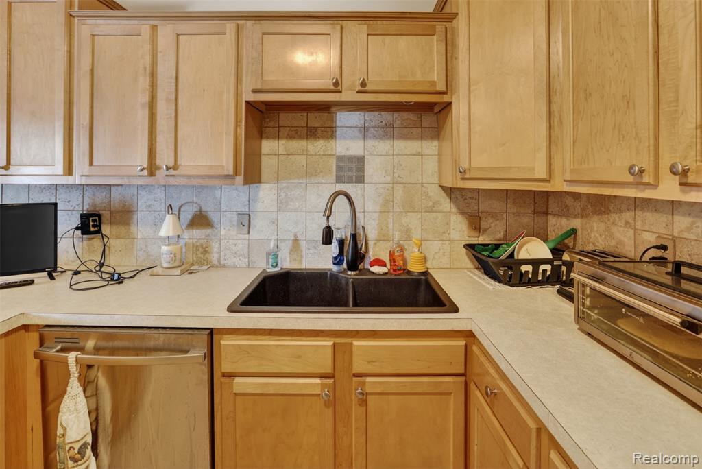 925 Kennely Road, G-106, Saginaw, MI 48609 — Photo 8