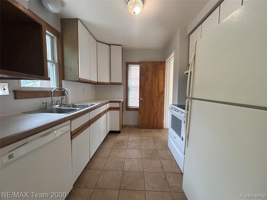 8306 GRAYFIELD Street, Dearborn Heights, MI 48127 — Photo 6