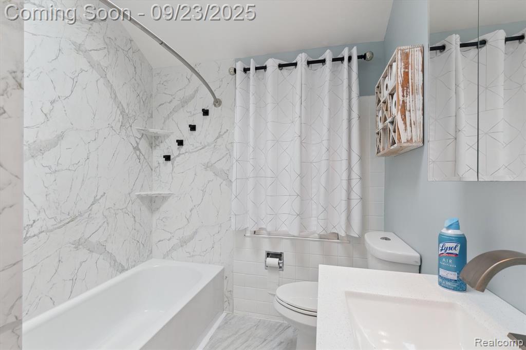 18797 Wiltshire Boulevard, Lathrup Village, MI 48076 — Photo 28