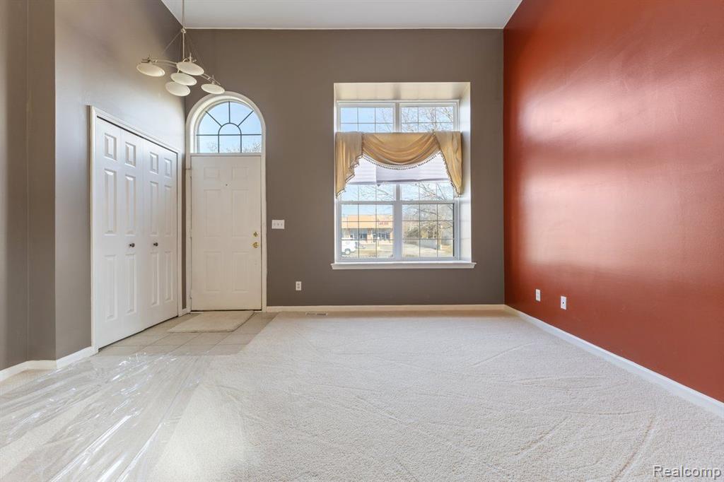 17036 FARMINGTON Road, Livonia, MI 48154 — Photo 9