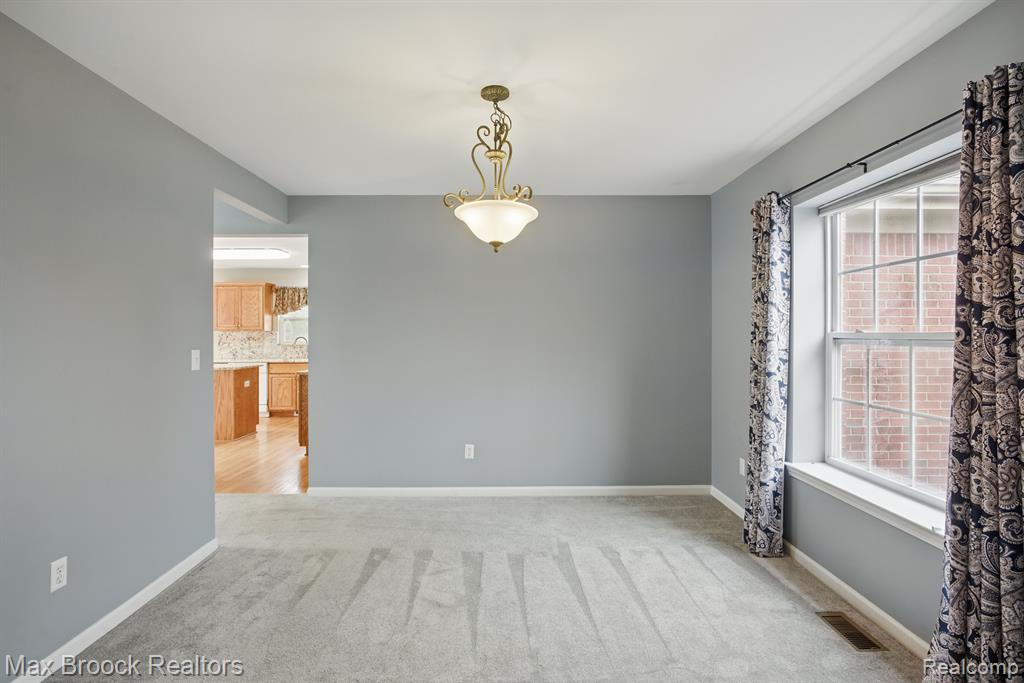 7131 WHITE TAIL Drive, Grand Blanc, MI 48439 — Photo 8