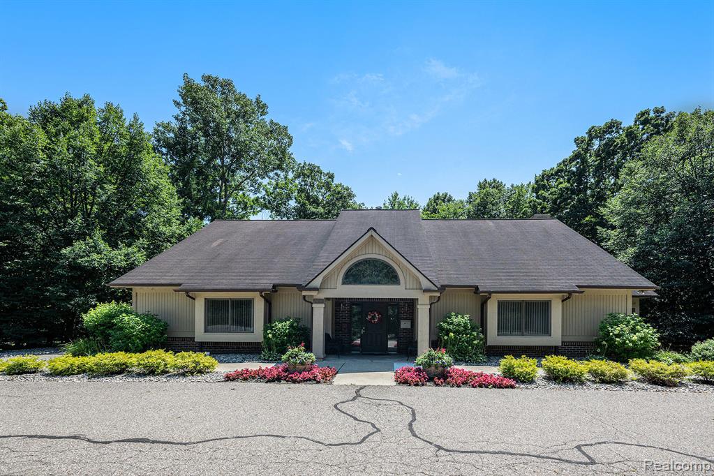 7446 Pepper Creek, West Bloomfield, MI — Photo 27