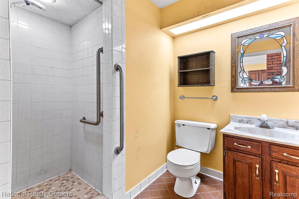 426 E KENILWORTH Avenue, Royal Oak, MI 48067 — Photo 12