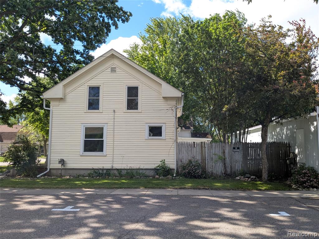 300 Bristol Street S, Almont, MI 48003 — Photo 3