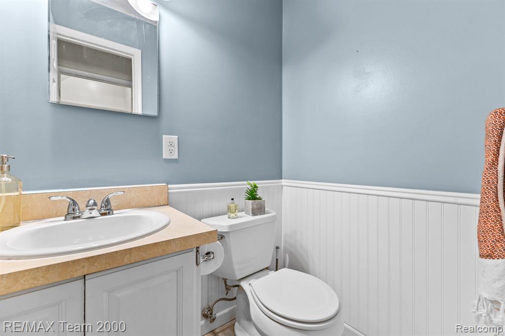 7485 Pointe Drive, Canton, MI 48187 — Photo 15