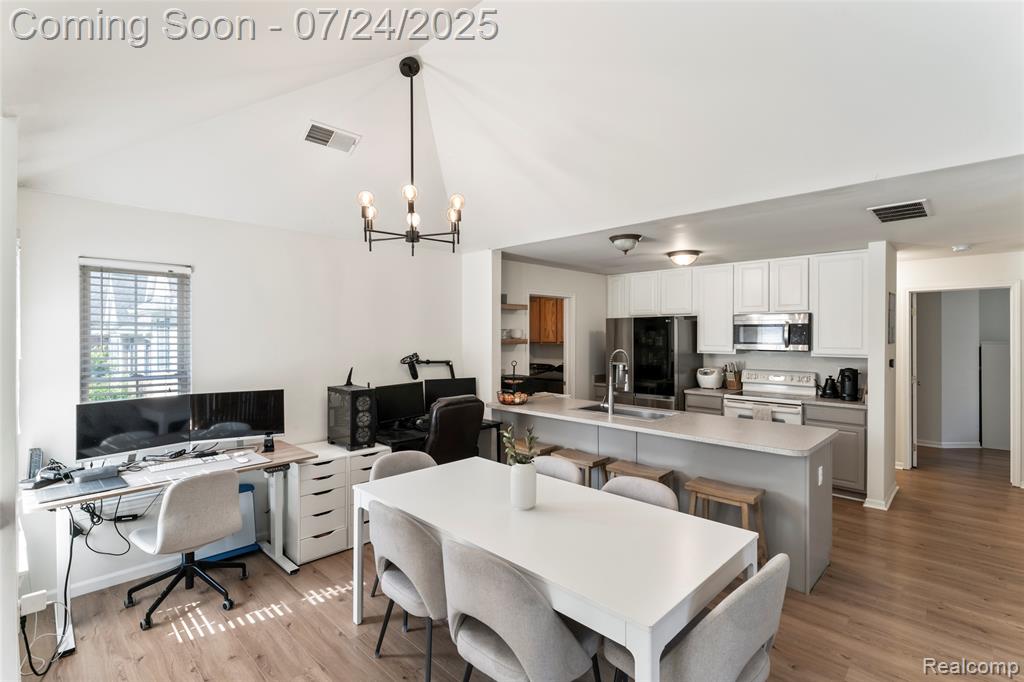 729 Amberly Dr, C, Waterford, MI 48328 — Photo 10