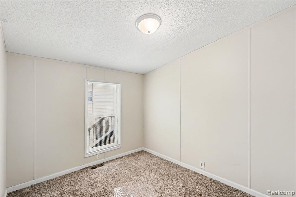 4281 Louie Ln, Lapeer, MI 48461 — Photo 2