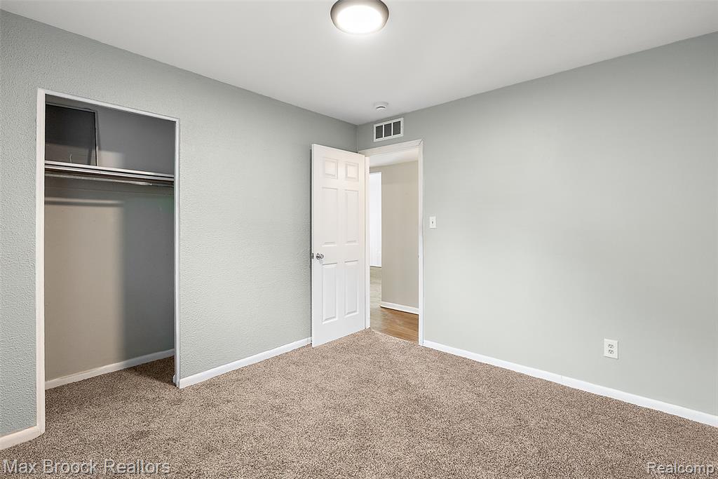 41 E Madge Avenue, Hazel Park, MI 48030 — Photo 11