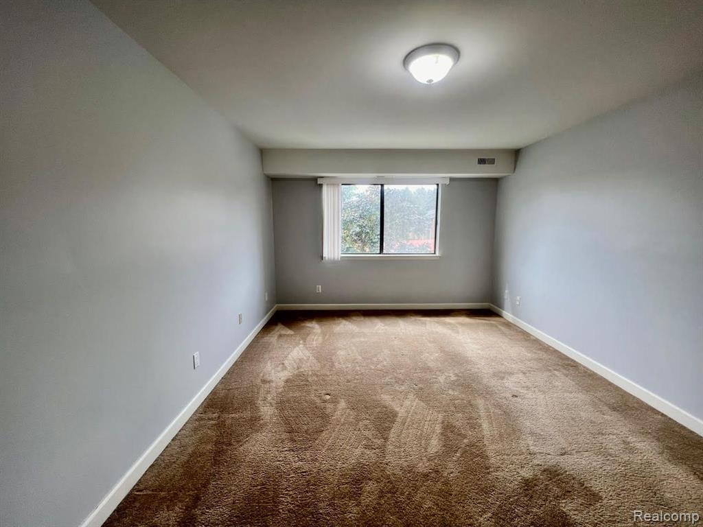 30060 W 12 MILE Road, 94, Farmington Hills, MI 48334 — Photo 17