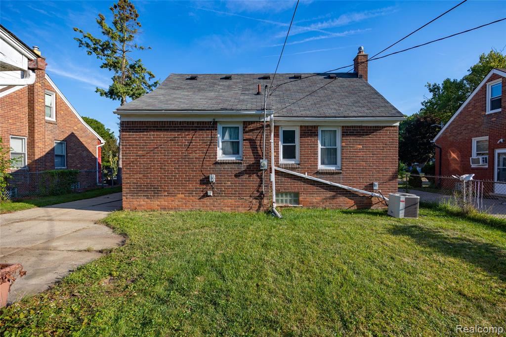 8420 Warren Boulevard, Center Line, MI 48015 — Photo 23