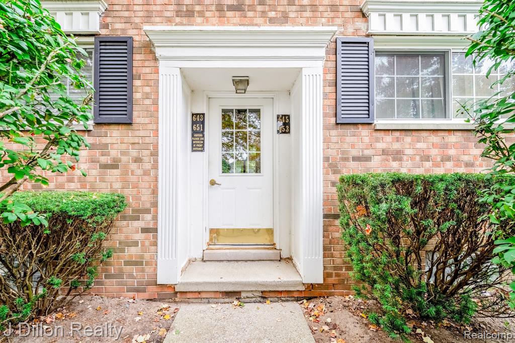 653 E Fox Hills Drive, 49, Bloomfield Hills, MI 48304 — Photo 2
