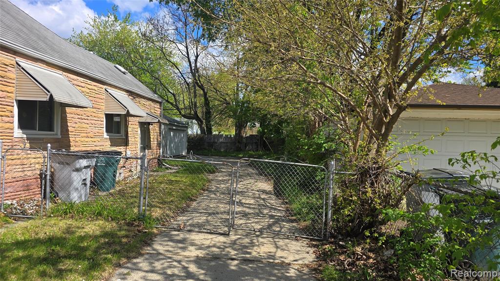 623 E Elza Avenue, Hazel Park, MI 48030 — Photo 12
